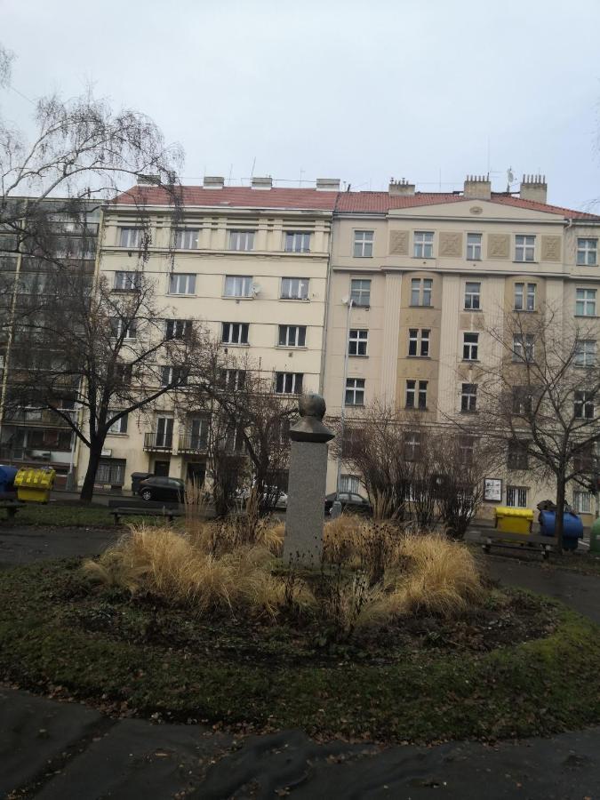 Economy Flat 18 Minutes From Vaclavske Namesti Prague Extérieur photo