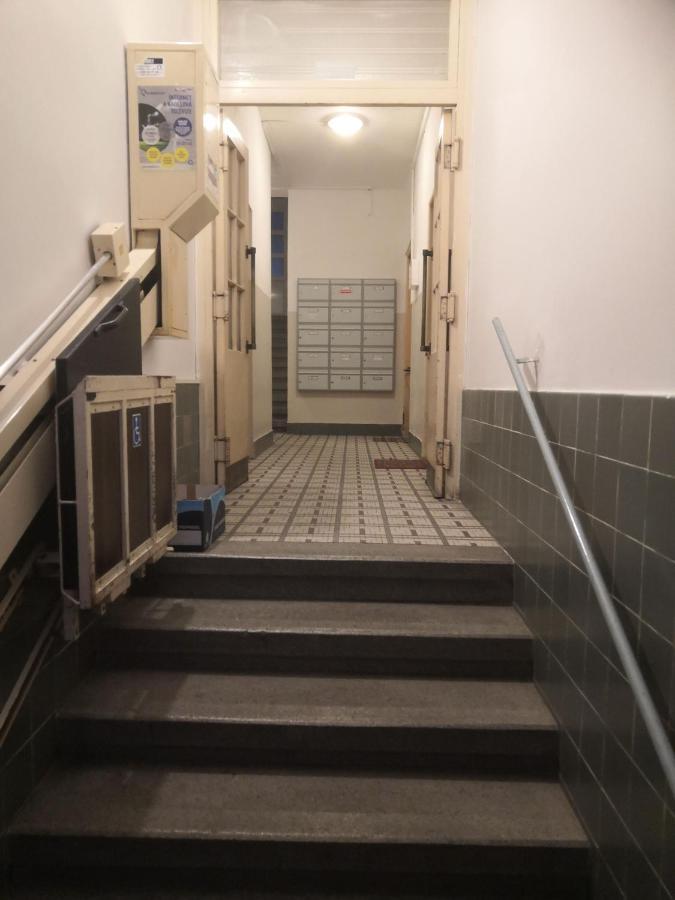 Economy Flat 18 Minutes From Vaclavske Namesti Prague Extérieur photo
